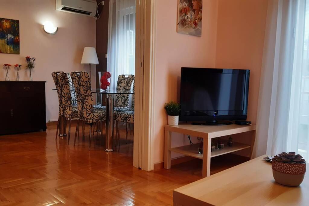 Georgia'S Cozy Apartment In Koukaki Atenas Exterior foto